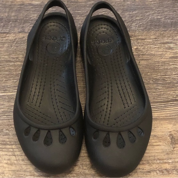 Crocs Kids Girl Flats Size 4 Black EUC - Picture 2 of 9